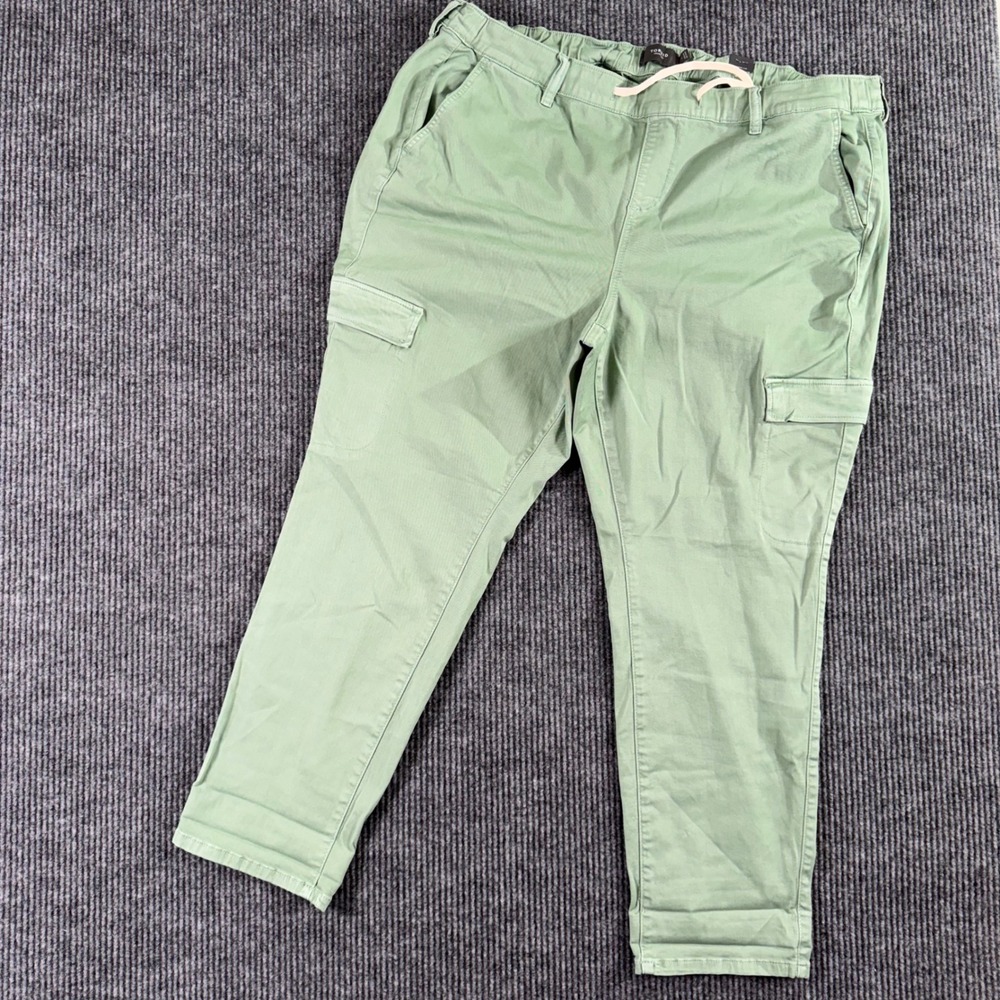 NWT Torrid Womens 3R Olive Green Crop Cargo Pants‎ Plus Size Utility Twill Chic